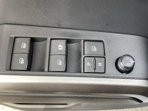 Used 2021 Toyota Tacoma SR5 RWD image 15