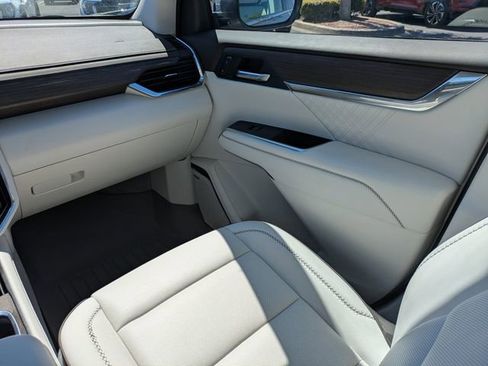 Used 2025 GMC Acadia Denali FWD image 20