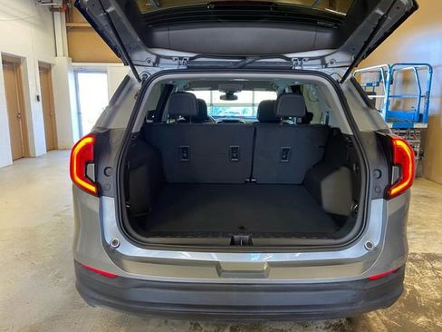 Used 2024 GMC Terrain SLE image 23