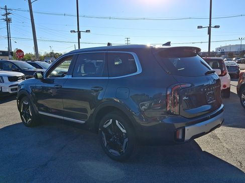 Used 2024 Kia Telluride EX w/ EX Captain's Chair Package image 5