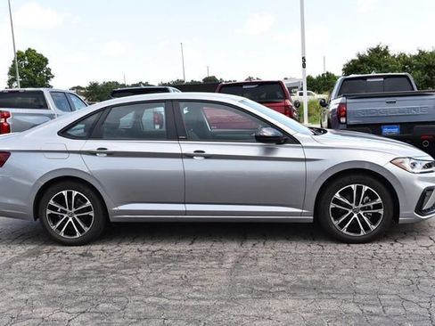Certified 2025 Volkswagen Jetta Sport FWD image 5