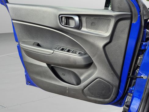 Certified 2025 Hyundai Venue Limited FWD image 21