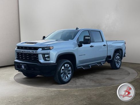 Used 2022 Chevrolet Silverado 2500 Custom w/ Custom Value Package image 3