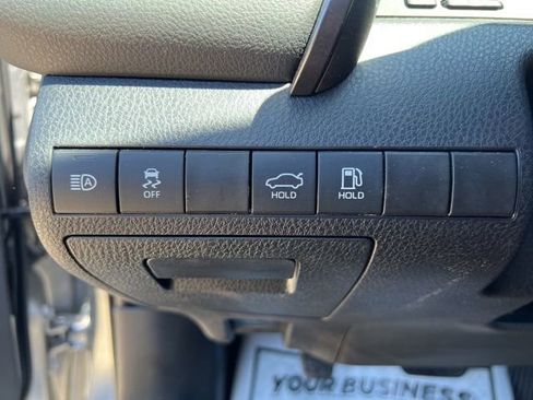 Used 2022 Toyota Camry SE FWD image 18