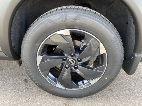 Certified 2024 Nissan Rogue SV FWD image 21
