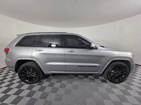 Used 2017 Jeep Grand Cherokee Altitude AWD/4WD image 10
