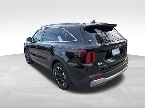 Certified 2025 Kia Sorento S w/ Panoramic Sunroof Package image 3
