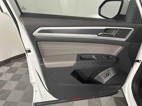 Used 2022 Volkswagen Atlas Cross Sport SEL R-Line image 16