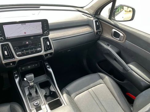 Used 2022 Kia Sorento EX w/ Panoramic Sunroof Package image 11