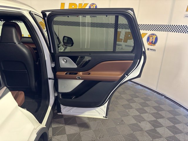 Used 2020 Lincoln Aviator Reserve w/ Equipment Group 202A AWD/4WD image 19