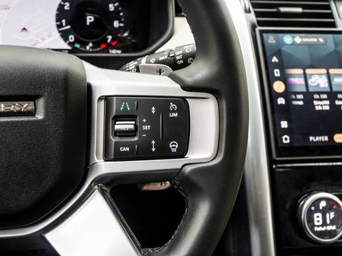 Used 2025 Land Rover Discovery S image 38