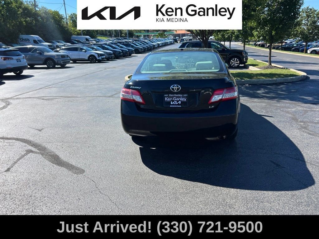 Used 2011 Toyota Camry LE FWD image 6