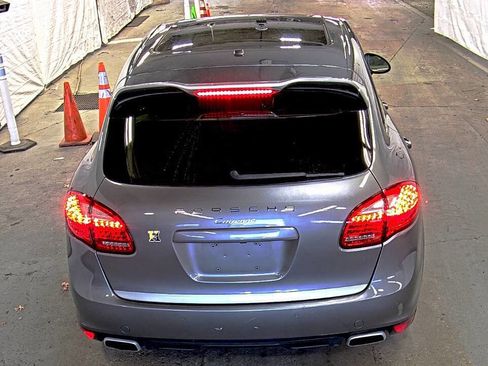 Used 2014 Porsche Cayenne Platinum Edition image 7