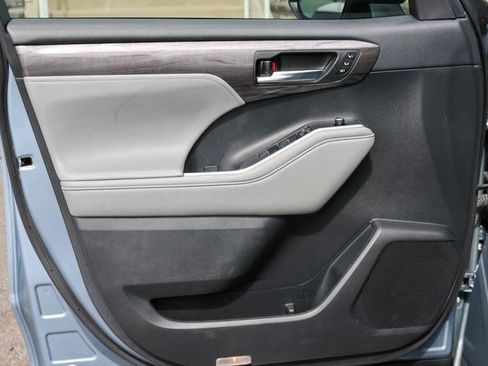 Used 2021 Toyota Highlander Limited image 11