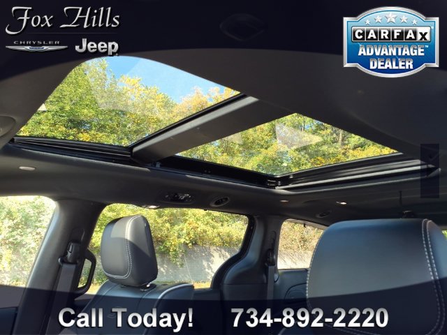 Certified 2025 Chrysler Pacifica Limited w/ Uconnect Theater Family Group FWD image 19
