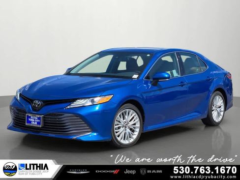 Used 2019 Toyota Camry XLE w/ Carpet Mat Package FWD image 1