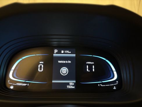 Certified 2025 Hyundai Venue SEL image 14