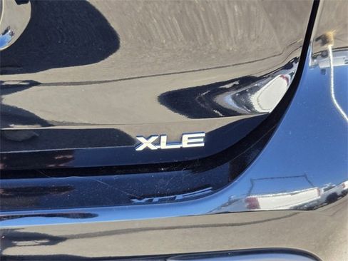 Used 2023 Toyota Highlander XLE image 16