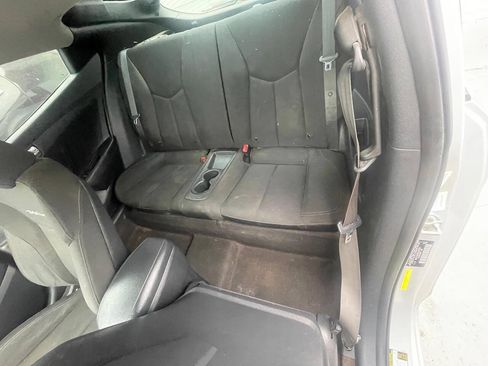 Used 2014 Hyundai Veloster FWD image 2