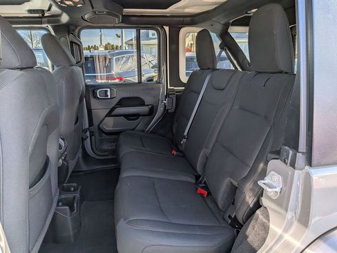 Used 2022 Jeep Wrangler Unlimited Sahara AWD/4WD image 24