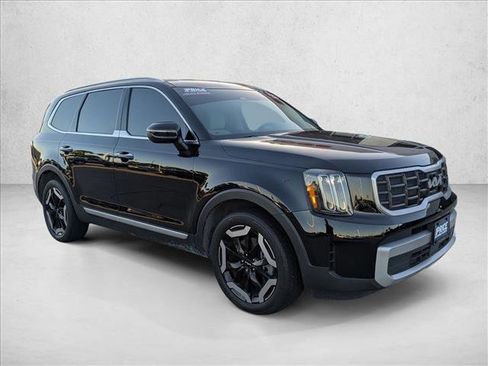 Used 2023 Kia Telluride S image 3