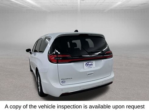 Used 2025 Chrysler Pacifica Select FWD image 10