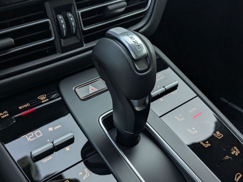 Certified 2026 Porsche Macan AWD/4WD image 20