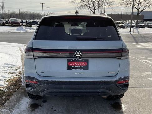 New 2026 Volkswagen Taos SE image 4