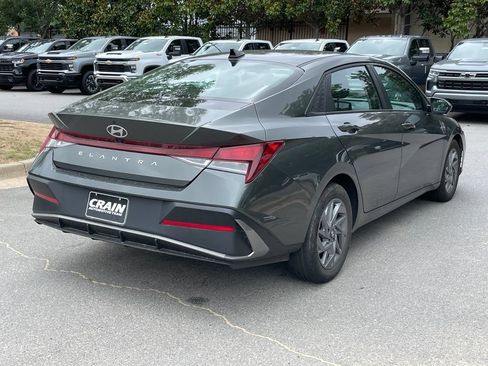 Used 2024 Hyundai Elantra SEL FWD image 7