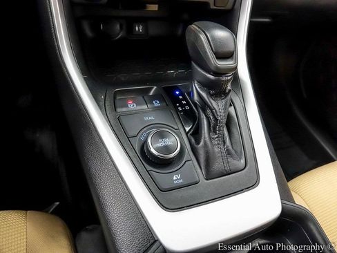 Used 2019 Toyota RAV4 LE image 19