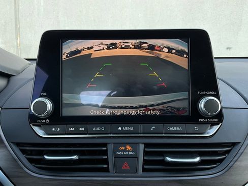 Used 2025 Nissan Altima 2.5 SV image 30