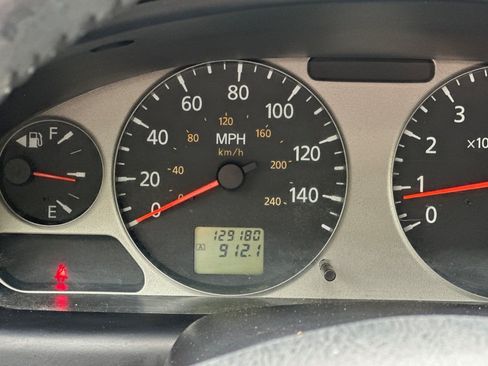 Used 2006 Nissan Sentra SE-R w/ (J01) Sunroof Pkg FWD image 25