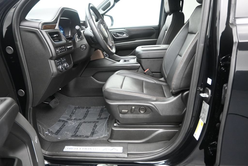 Used 2024 Chevrolet Suburban High Country AWD/4WD image 11