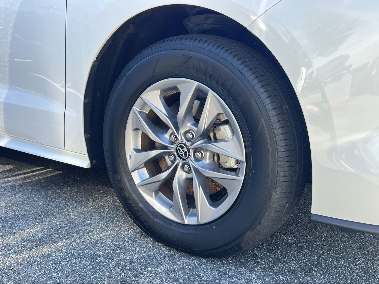 Used 2025 Toyota Sienna LE FWD image 8