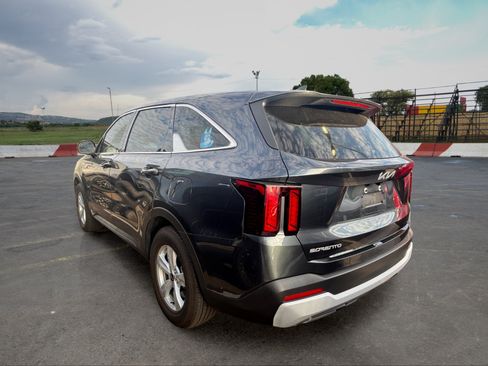 Certified 2024 Kia Sorento LX FWD image 4