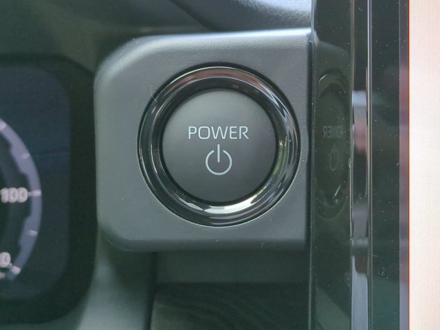 Used 2025 Toyota Tacoma Limited AWD/4WD image 18