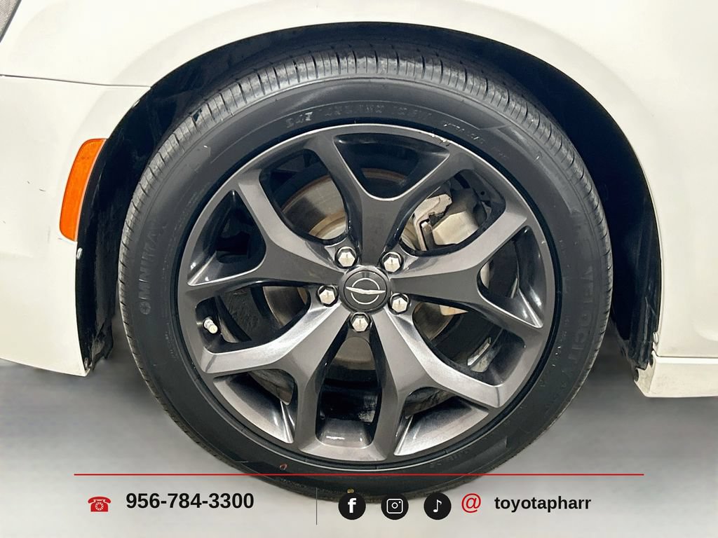 Used 2023 Chrysler 300 Touring w/ Sport Appearance Package RWD image 28