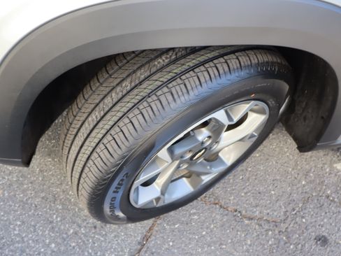 Certified 2024 Chevrolet Trax LT image 40