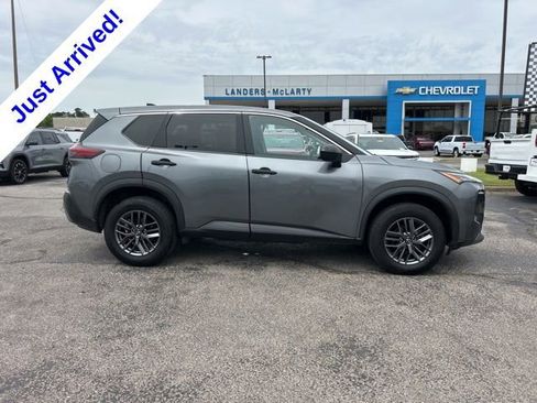 Used 2023 Nissan Rogue S AWD/4WD image 2