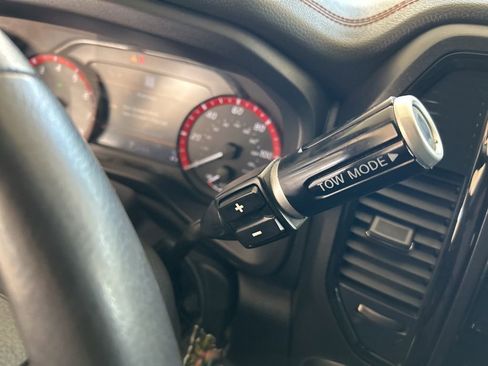 Used 2021 Nissan Titan PRO-4X w/ Pro-4x Convenience Package image 8