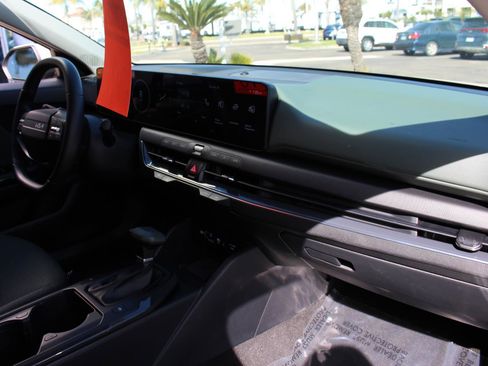 Used 2025 Kia K4 EX image 15