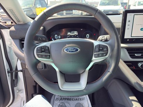 Used 2025 Ford Explorer Active image 12