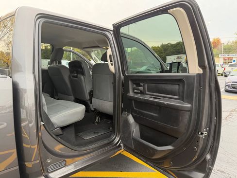 Used 2018 RAM 2500 Tradesman w/ Chrome Appearance Group image 24