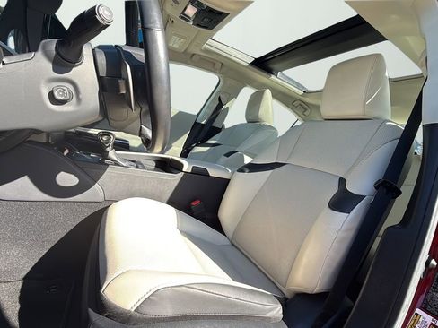 Certified 2025 Lexus ES 350 w/ Premium Package image 10