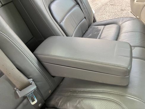 Used 2002 Cadillac De Ville DTS w/ Premium Equipment Pkg image 37