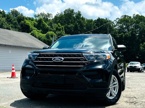 Used 2020 Ford Explorer XLT image 1