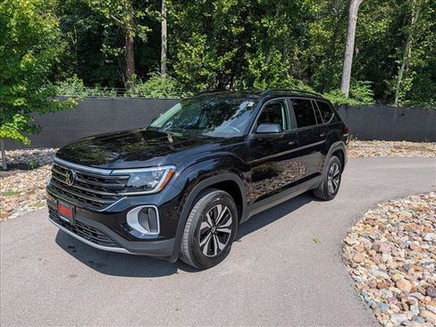 Certified 2024 Volkswagen Atlas SE AWD/4WD image 1