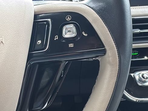 Used 2025 Lincoln Corsair Reserve FWD image 14