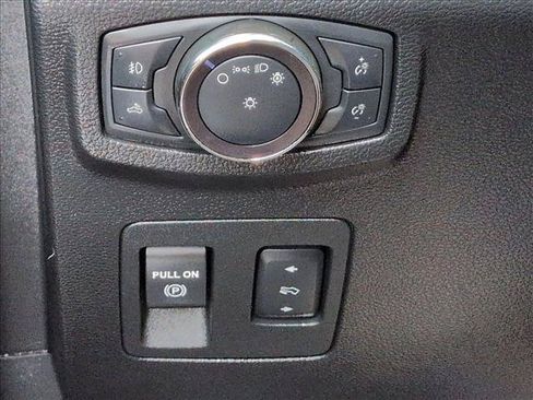 Used 2019 Ford F150 Lariat w/ Equipment Group 502A Luxury AWD/4WD image 17