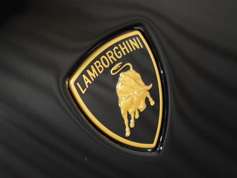 Used 2023 Lamborghini Huracan EVO image 3